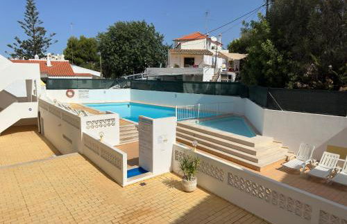 Host Wise - Lively Charming Apartment w Pool - Foto 1