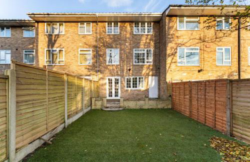 Purley House-Sleeps 8-Near Gatwick-Games Room - Foto 44