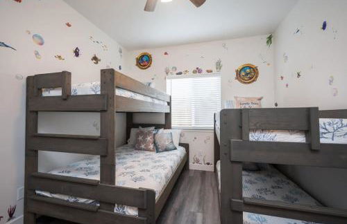 Game Room! Rooftop Deck! Sleeps 11 - Photo 21