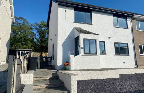 A modern, dog-friendly 3 bedrm canal side property - Photo 1