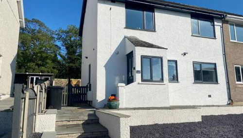 A modern, dog-friendly 3 bedrm canal side property - Foto 1