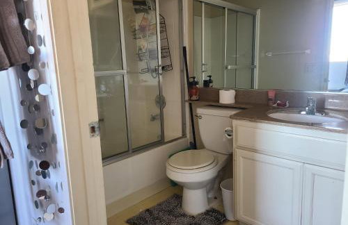 Guest Room in Sherman Oaks with private bathroom and balcony - Foto 12