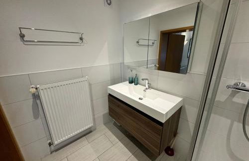 Schöne 2-Zi-Whg Küche Bad Terrasse Parken - Foto 18