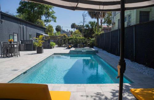 The Pearl & Oasis Duo Stylish 8BR Retreat - Photo 7