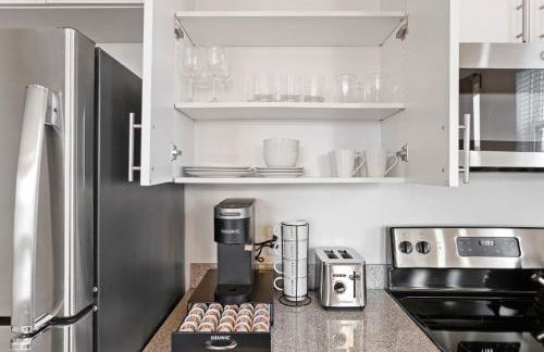 Modern Home 2BR 2BA Free Off-Street Parking & Wifi - Foto 6