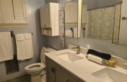 Westside Retreat w Yard, Grill, Hot Tub, Near Sofi Stadium, LAX, and the Beach - Foto 29