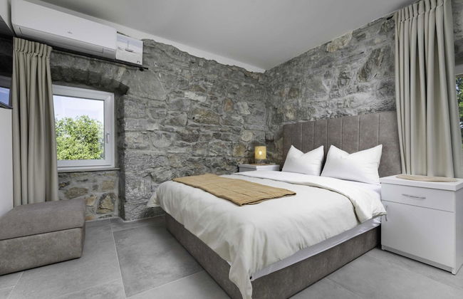 Luxury Krk Villa With Private Pool and Gardens - Photo 5