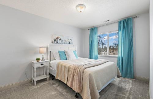 Fire Pit Getaway Shops and Dining 70in TV - Foto 26