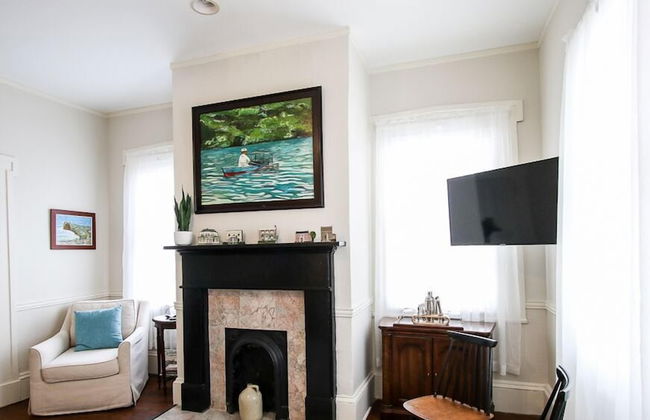 Artist's House Upper Apt Walk to Forsyth - Photo 76