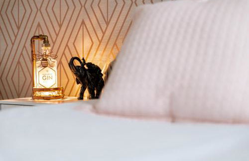 4 bed family home wifi, netflix, parking, close to wicksteed park - Photo 34