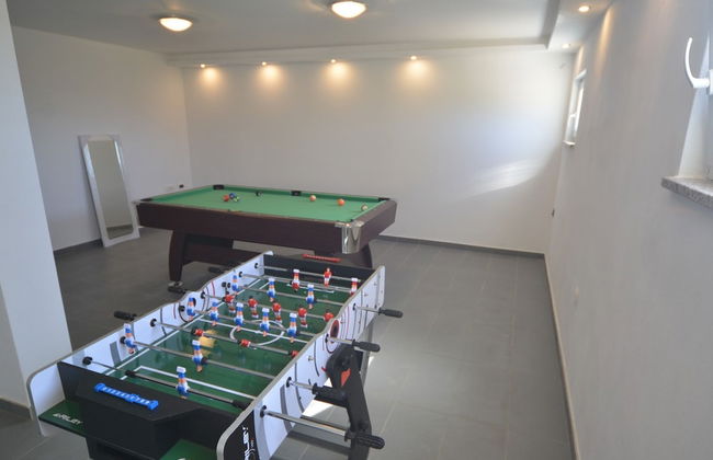 Exquisite Secluded Villa With Pool - Photo 34