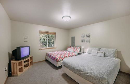 Glacier Springs Cabin 65 - Hot Tub - Wi-Fi - Foto 32