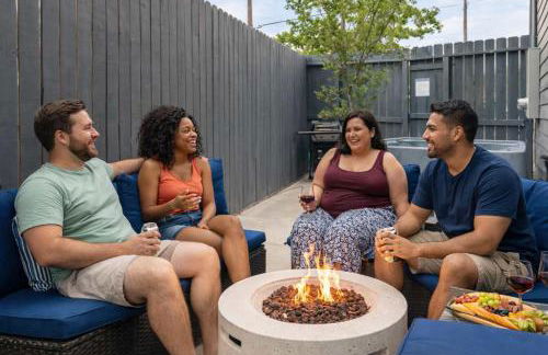 Brand New 3BR 2 5BA Home with Hot Tub - Photo 33