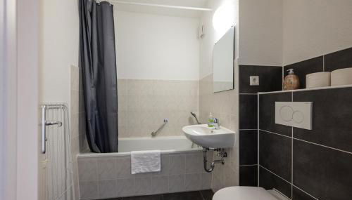 MonteurzimmerKING Schkeuditz - Photo 5, Shower