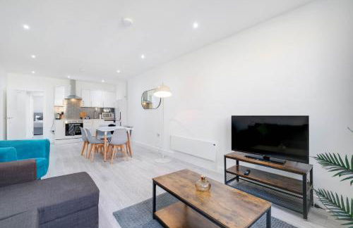 Luxurious 1 Bed Serviced Apartment with Wi-Fi - Photo 56