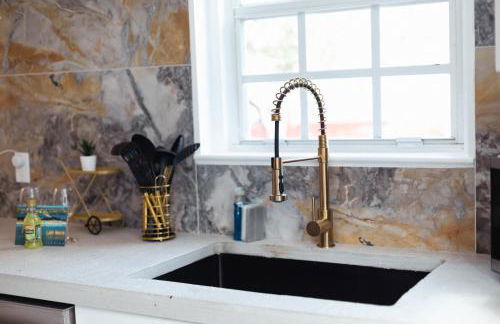 Spacious 3br 2ba Cottage Steps to Water & Downtown - Foto 49