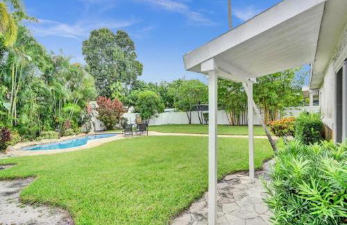 3 min. walk to Wilton Drive, pool and huge yard - Photo 42