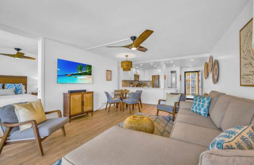 Oceanfront Modern Coastal Remodel - Serene Sunsets & Relaxation on Large Lanai - Foto 6