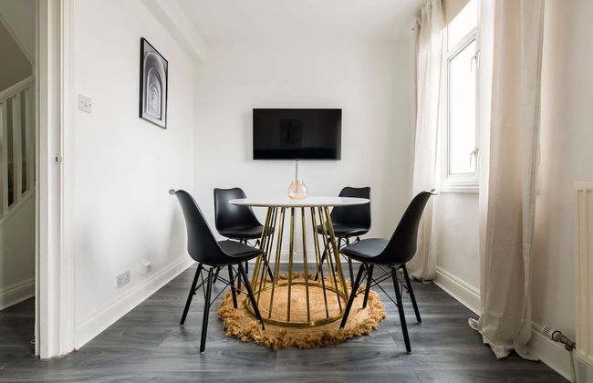 Stylish 2 Bedroom Apartment - Shepherd s Bush - Photo 7