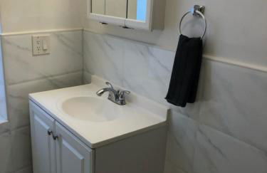 Large apartment, sleeps up to 10 people comfortably, direct NYC Manhattan train only 5 minute walk away, MetLife Stadium FIFA World Cup 25 minutes away - Foto 14