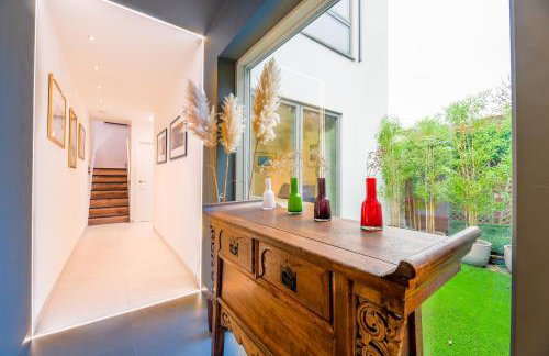 Architect-Designed Luxury Retreat 3BR Chessington - Pass the Keys - Photo 42