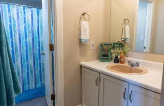 Charming Waterfront Cabin - Sleeps 10 - Photo 31