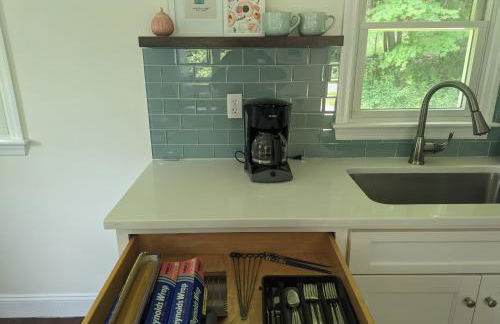 Tranquil Getaway Cottage in Charming, Bethel CT - Foto 18