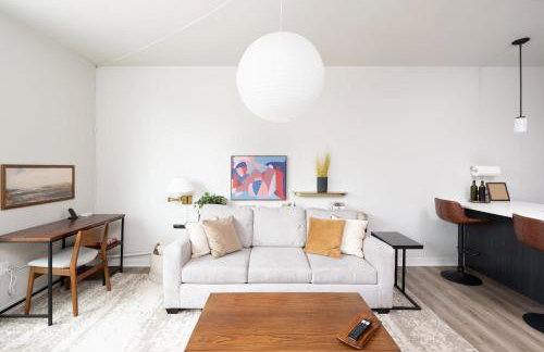 East Side Luxury 1BR Apt - Near Brady St with Balcony and Lounge - Foto 2