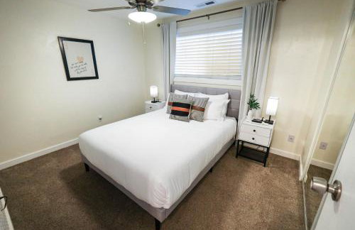 Game Night Downtown - BSU - Slots - Over 100 Games - Foto 72