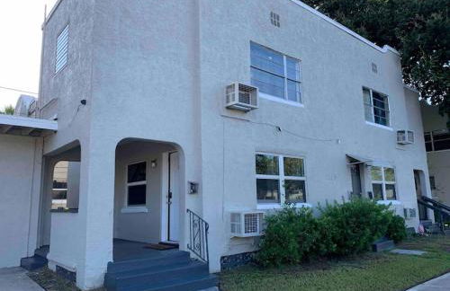 Apartment in Daytona Beach 1BR 1Bath Centrally Located - Photo 2