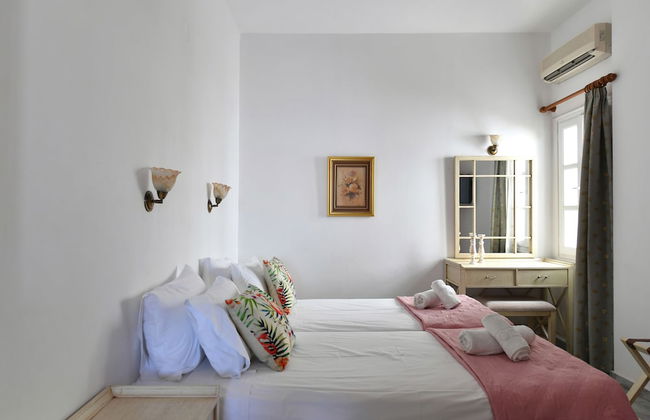 Hara Studios and Apartments - Photo 18