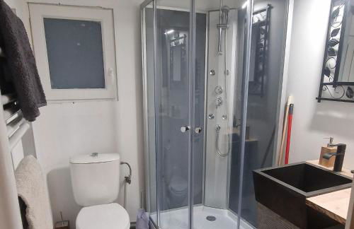 Studio Renard quartier marais, terrasse en rez de jardin, matelas confort - Foto 8