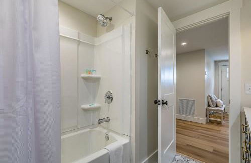 Newly Renovated LowCountry Cottage with Marsh Views - Sleeps 6 - Foto 32