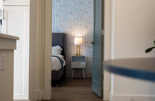 Exclusive 1BR Luxe Haven in Ideal Spot - Photo 6