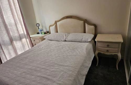 Spacious and Modern Two Bedroom Two Bathroom Flat with Secure Parking - Foto 3