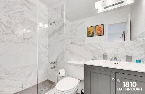 3 Home 12 bedroom compound with Pool and BBQ sleeps 24 - Foto 49