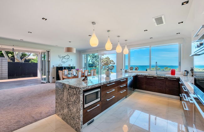 Elegant Sea-View Villa on the Northshore - Photo 21