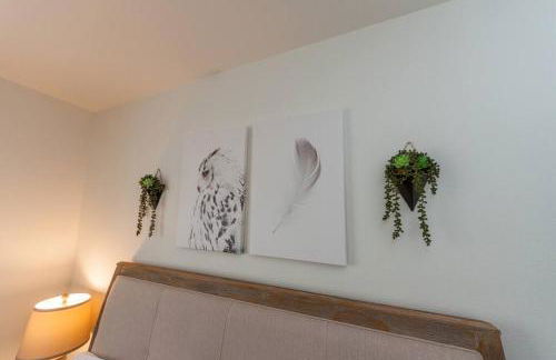 Modern Decor & Style KING bed Wifi with Garage - Foto 27