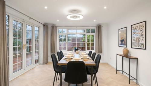 4 Bed House in Maidenhead, by ARP Homes, Driveway & Big Private Patio, Perfect Location for Business and Family Stays - Foto 2