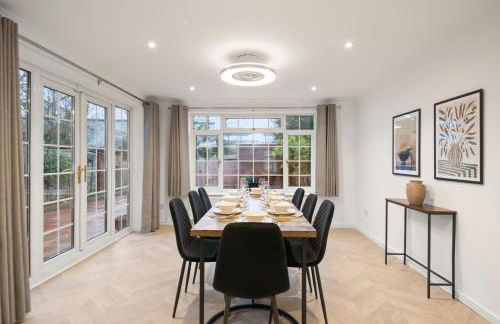4 Bed House in Maidenhead, by ARP Homes, Driveway & Big Private Patio, Perfect Location for Business and Family Stays - Foto 2
