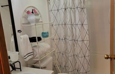 2 min to Chiefs camp 58 min to Arrowhead stadium - Photo 21