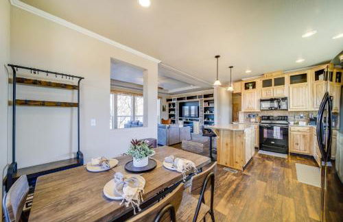 Newport Riverfront Home with Deck and Fire Pit! - Foto 8