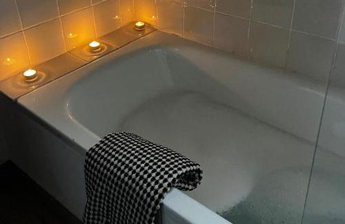 Lovely 10-bed Villa With Private Pool & Garden - Foto 37