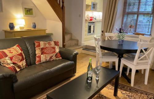 Carr’s cottage Eyam Peak District, - Photo 28