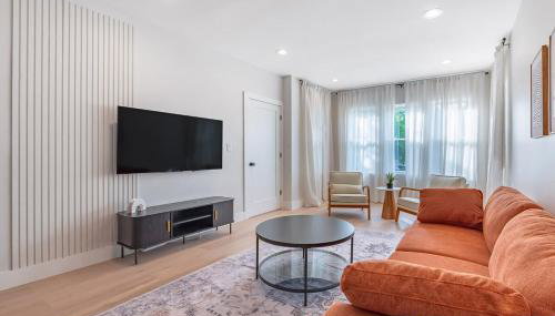 Modern 2BR Apartment with Free Parking in Avondale - Foto 3