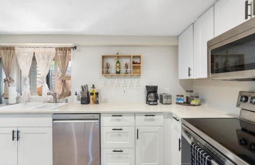 NEW! HUGE 5BR Mountain Views Game Room Hot Tub Lawn Games BBQ - Photo 47