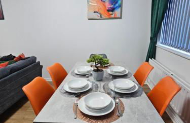 LushStay Telford - Families, Contractors & Group of Friends, long term stay - Photo 2