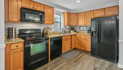 NEW! Large 3-story townhome Private, Self checkin, Pet Friendly! - Foto 2