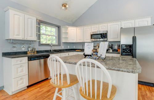 4 Mi to Long Lake! Secluded Haven with Fenced Yard - Foto 5