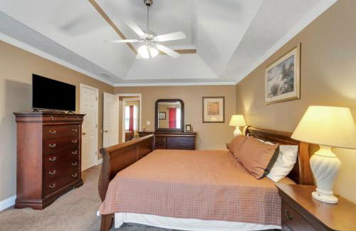 Atlanta Retreat with 2-Car Garage, Fenced Yard home - Foto 13